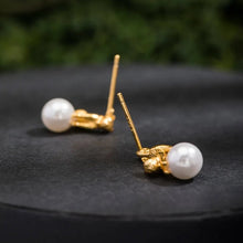 Cargar imagen en el visor de la galería, 18k Gold Plated Sterling Silver &amp; Pearl Cat Stud Earrings-Furbaby Friends Gifts