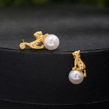 Carregar imagem no visualizador da galeria, 18k Gold Plated Sterling Silver &amp; Pearl Cat Stud Earrings-Furbaby Friends Gifts