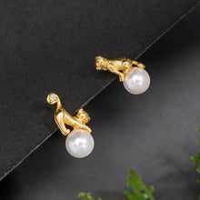 Cargar imagen en el visor de la galería, 18k Gold Plated Sterling Silver &amp; Pearl Cat Stud Earrings-Furbaby Friends Gifts