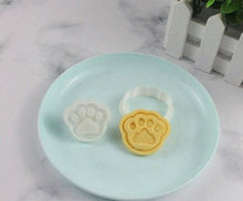 Laden Sie das Bild in den Galerie-Viewer, Cartoon Cat Cookie Cutters-Furbaby Friends Gifts